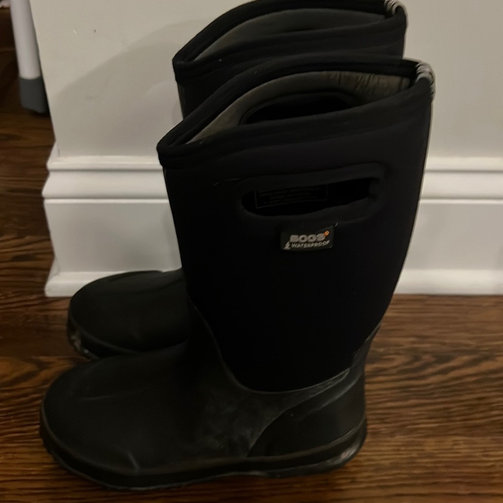 Black Boggs. Size 3.